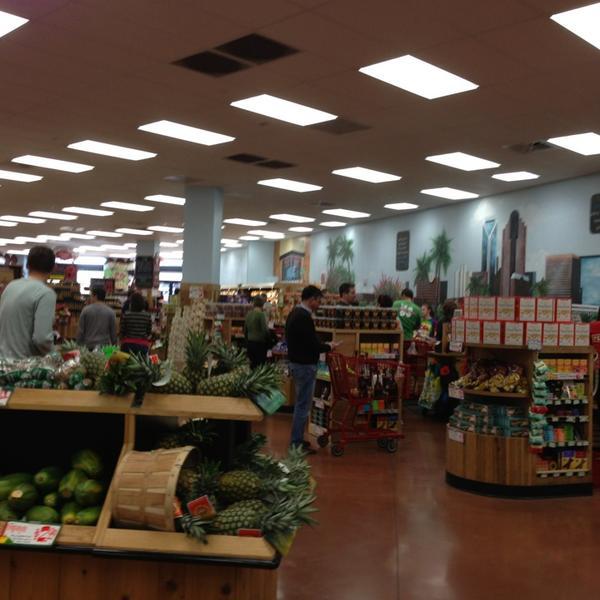 Photo taken at Trader Joe's by Marcus C. on 3/9/2013-北卡罗来纳州夏洛特都市大道1133 Photo taken at Trader Joe's by Marcus C. on 3/9/2013
