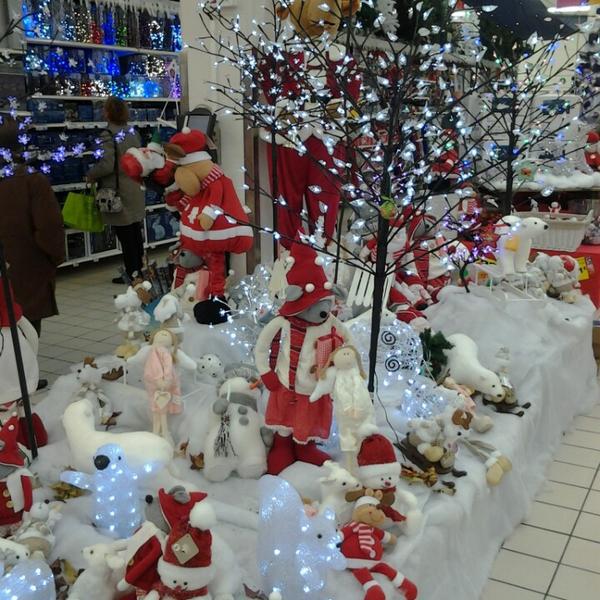 Photo taken at Auchan by Иванна С. on 11/15/2013-法国卢瓦尔沙佩勒圣奥班萨卡特卡斯州僧侣磨坊 Photo taken at Auchan by Иванна С. on 11/15/2013