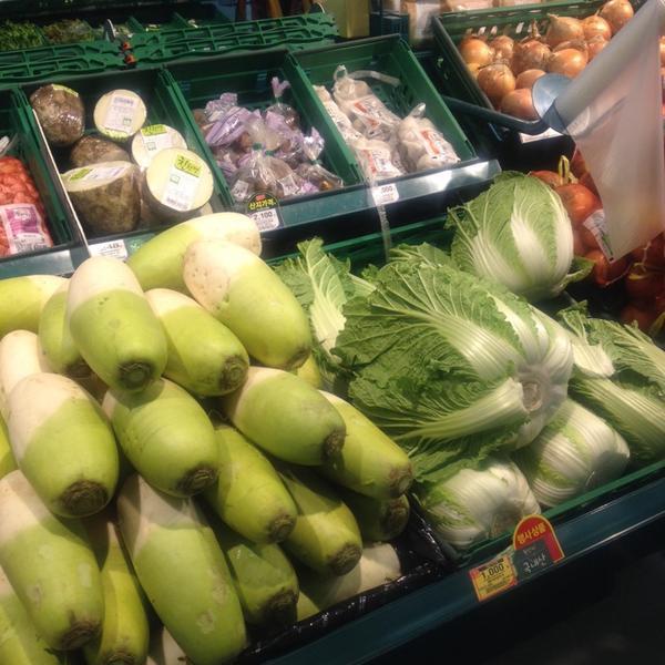 Photo taken at 홈플러스 / Home Plus by Narae C. on 3/29/2014