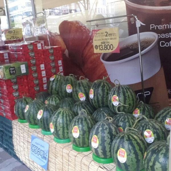 Photo taken at 홈플러스 익스프레스 / Home Plus Express by Yongseok G. on 5/11/2015