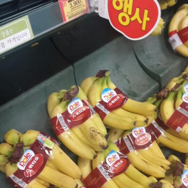 Photo taken at 홈플러스 익스프레스 / Home Plus Express by Yongseok G. on 1/14/2015