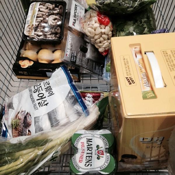 Photo taken at 이마트 트레이더스 (E-MART TRADERS) by Jung Kyu C. on 9/7/2014-京畿道水原市灵通区三星2易买得超市 Photo taken at 이마트 트레이더스 (E-MART TRADERS) by Jung Kyu C. on 9/7/2014