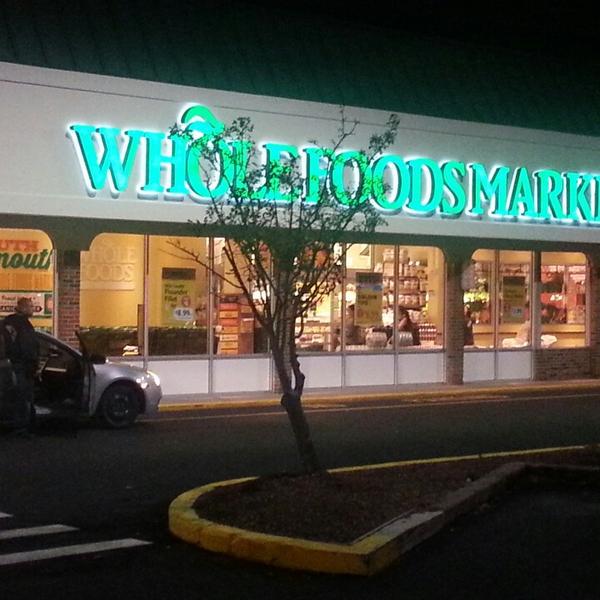 Photo taken at Whole Foods Market by Marylou C. on 9/23/2013-麻萨诸塞 南韦茅斯普莱街35 Photo taken at Whole Foods Market by Marylou C. on 9/23/2013