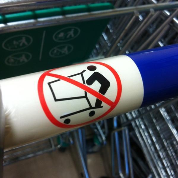 Photo taken at Mercadona by Oscar U. on 3/12/2012