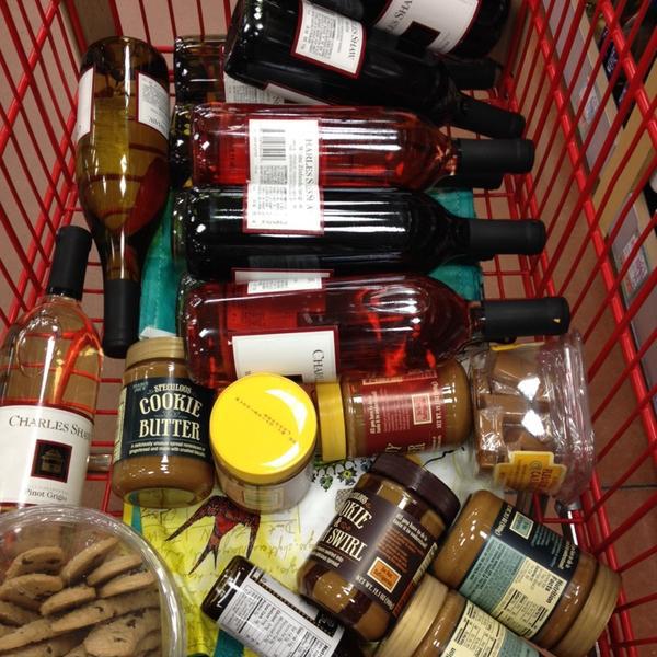 Photo taken at Trader Joe's by Kevin T. on 4/2/2014-美国密歇根州罗彻斯特山沃尔顿大道3044 Photo taken at Trader Joe's by Kevin T. on 4/2/2014