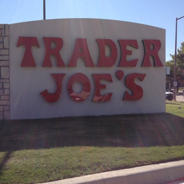 Photo taken at Trader Joe's by Rhonda R. on 10/28/2012-美国得克萨斯州沃思堡石头街大道2701 Photo taken at Trader Joe's by Rhonda R. on 10/28/2012