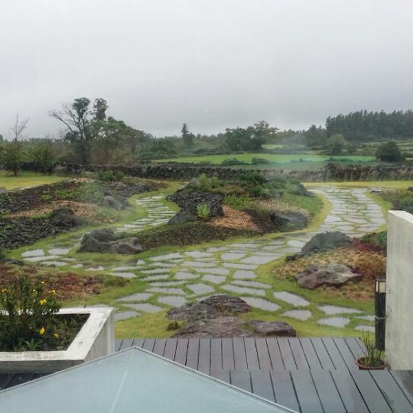 Photo taken at 올리브카페 Olive Cafe by Hoyong on 9/23/2014-济州西归浦市119号 OliveYoung美妆店 Photo taken at 올리브카페 Olive Cafe by Hoyong on 9/23/2014