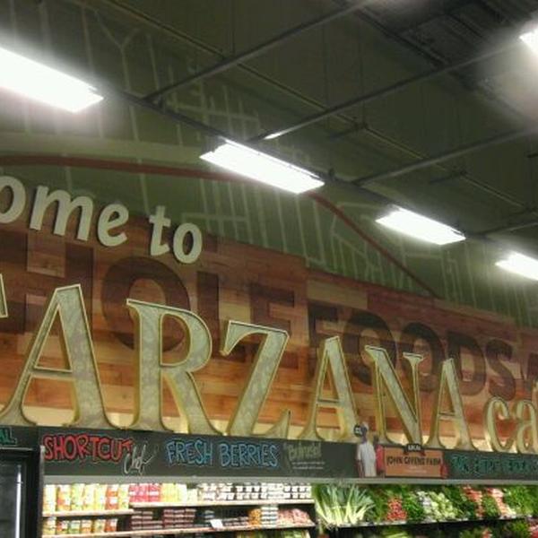 Photo taken at Whole Foods Market by Ben J. D. on 12/15/2011-加利福尼亚州塔扎纳文图拉大道18700号 Photo taken at Whole Foods Market by Ben J. D. on 12/15/2011