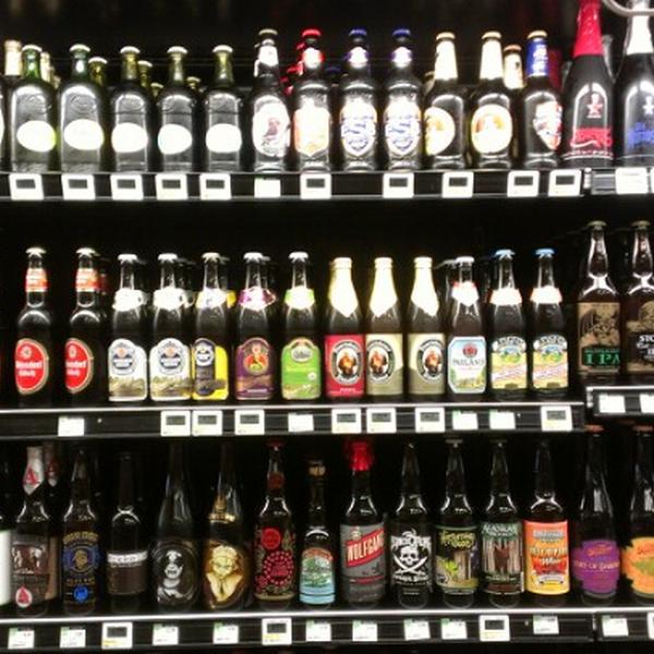 Photo taken at Whole Foods Market by Dino C. on 8/2/2012-加利福尼亚州塔扎纳文图拉大道18700号 Photo taken at Whole Foods Market by Dino C. on 8/2/2012