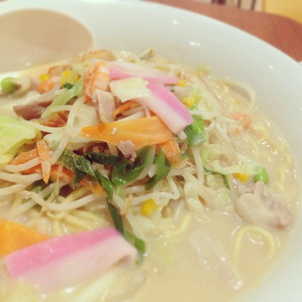 Photo taken at イオン 品川シーサイド店 フードコート by Watarucci on 8/1/2014