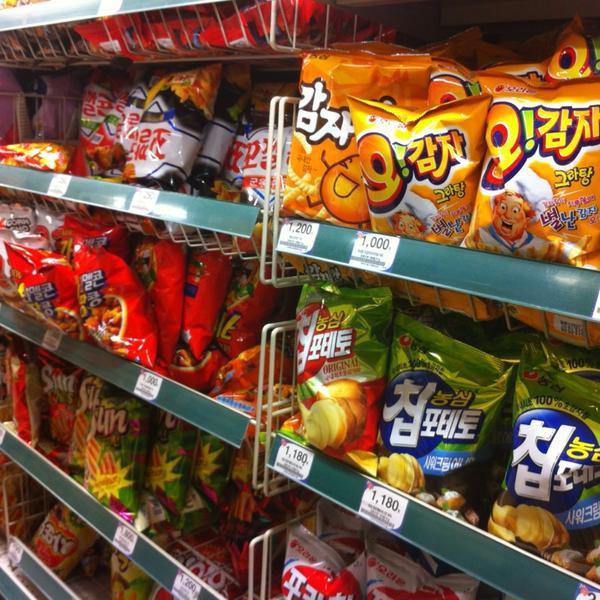 Photo taken at 홈플러스 익스프레스 / Home Plus Express by SHIN S. on 5/19/2013