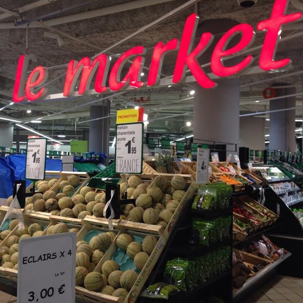 Photo taken at Carrefour by Atsushi I. on 9/24/2014