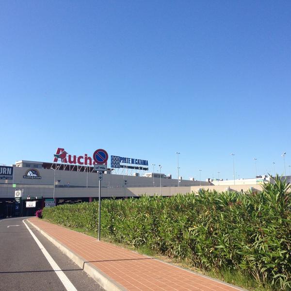 Photo taken at Auchan - Centro Commerciale Porte di Catania by Roberta G. on 5/11/2013-意大利西西里岛卡塔尼亚192国道盖索比安科84+500公里 Photo taken at Auchan - Centro Commerciale Porte di Catania by Roberta G. on 5/11/2013