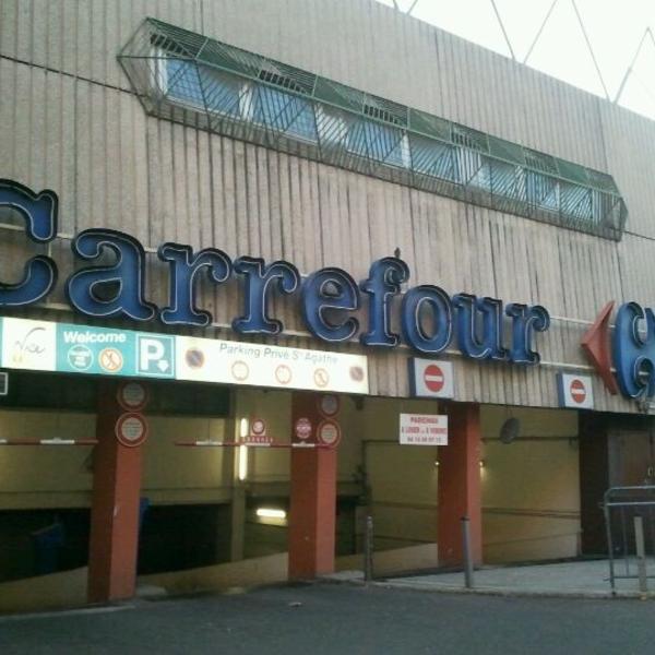 Photo taken at Carrefour by Iarla B. on 2/16/2012