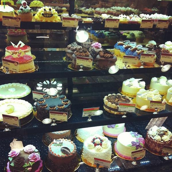 Photo taken at Whole Foods Market by Sze L. on 9/27/2012-佛罗里达州彭布罗克派恩斯大道14956号 Photo taken at Whole Foods Market by Sze L. on 9/27/2012