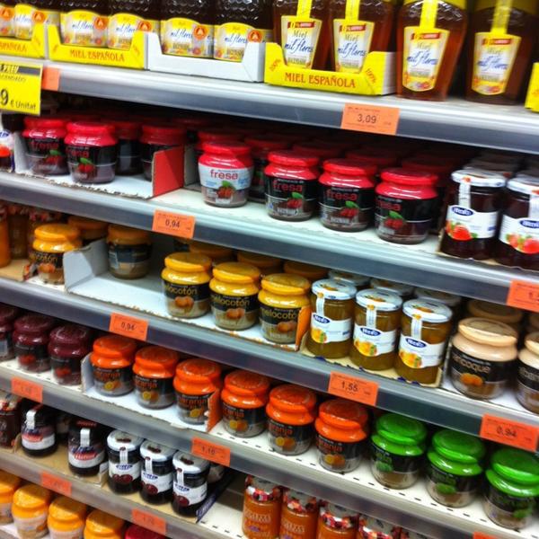 Photo taken at Mercadona C/Peru by Pepe Z. on 3/15/2014