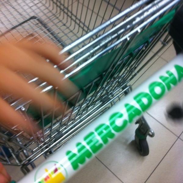 Photo taken at Mercadona C/Peru by Pepe Z. on 6/15/2013