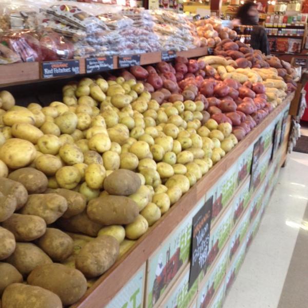 Photo taken at Whole Foods Market by Jon S. on 12/22/2013-加尼福尼亚 洛思加图斯洛斯加托斯大道15980(在花间堂路) Photo taken at Whole Foods Market by Jon S. on 12/22/2013