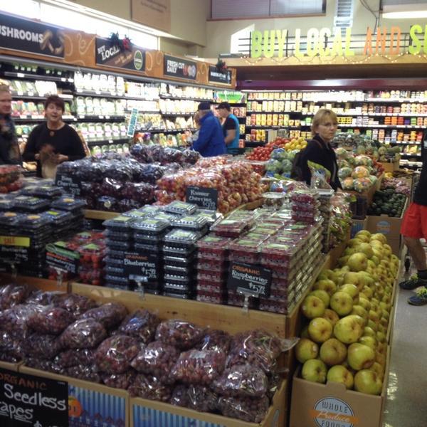 Photo taken at Whole Foods Market by Jon S. on 12/22/2013-加尼福尼亚 洛思加图斯洛斯加托斯大道15980(在花间堂路) Photo taken at Whole Foods Market by Jon S. on 12/22/2013