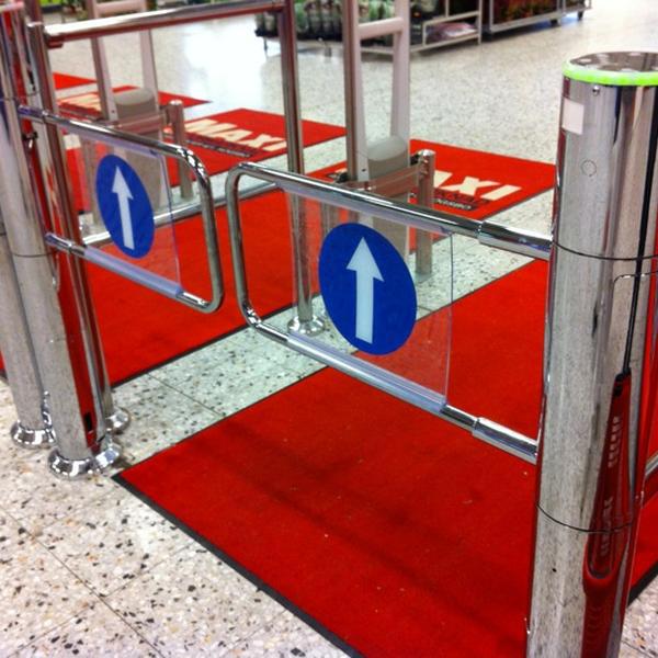 Photo taken at ICA Maxi by André B. on 10/31/2012