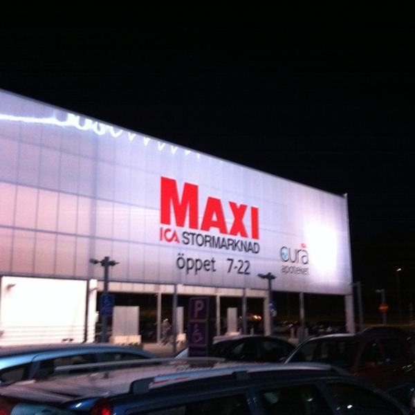 Photo taken at ICA Maxi by André B. on 10/26/2012