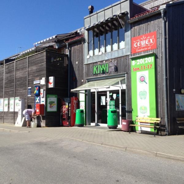 Photo taken at Kiwi by Tage F. on 5/27/2012