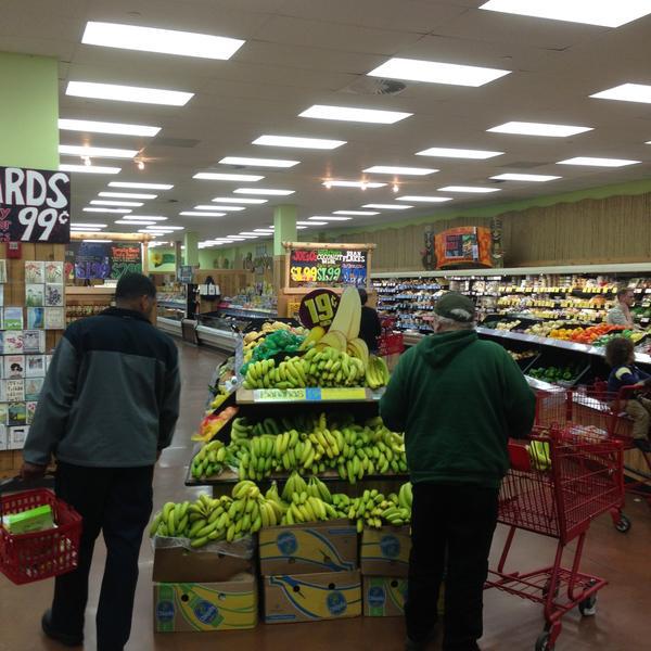 Photo taken at Trader Joe's by Craig W. on 5/15/2013-纽泽西州帕拉默斯米德兰大道404号 Photo taken at Trader Joe's by Craig W. on 5/15/2013