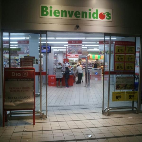 Photo taken at Dia by Gustavo B. on 12/29/2012