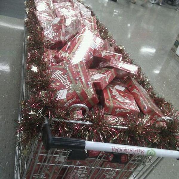 Photo taken at Woolworths by Luke V. on 11/15/2011-昆士兰迪拉克街Woolworths超市 Photo taken at Woolworths by Luke V. on 11/15/2011