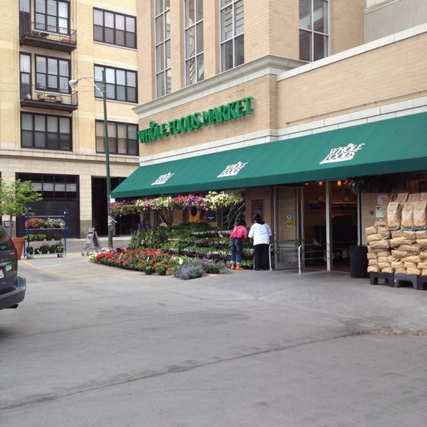 Photo taken at Whole Foods Market by Jonathan A. on 5/17/2013-伊利诺 芝加哥阿什兰大道3300(西学院街) Photo taken at Whole Foods Market by Jonathan A. on 5/17/2013