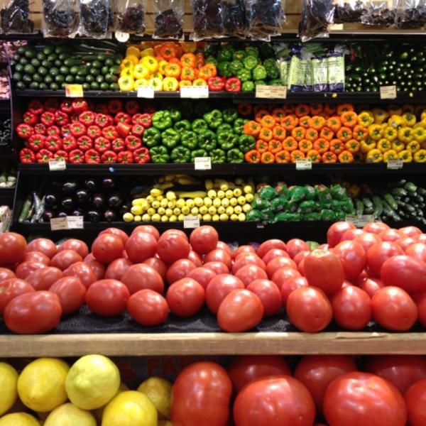 Photo taken at Whole Foods Market by Kinnier L. on 4/12/2012-伊利诺 芝加哥阿什兰大道3300(西学院街) Photo taken at Whole Foods Market by Kinnier L. on 4/12/2012