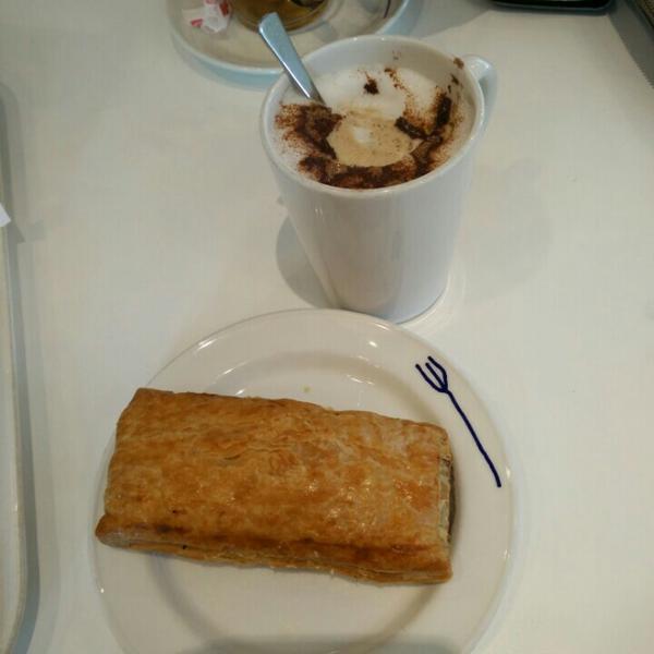 Photo taken at Hema by Perry V. on 5/7/2015-荷兰南荷兰省莱斯韦克贝克购物中心 Photo taken at Hema by Perry V. on 5/7/2015