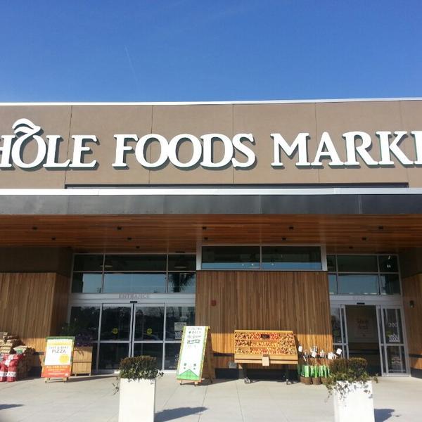 Photo taken at Whole Foods by D J. on 3/15/2013-南卡莱罗纳州哥伦比亚市克洛斯山路702号 Photo taken at Whole Foods by D J. on 3/15/2013