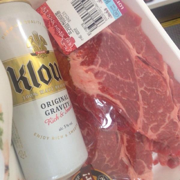 Photo taken at 롯데마트 (LOTTE Mart) by Minnie L. on 5/30/2014