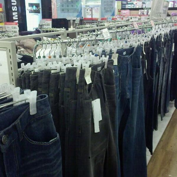 Photo taken at 홈플러스 (Home plus) by 성도 김. on 3/13/2012-首尔市九老区京仁路661号(新道林店) Photo taken at 홈플러스 (Home plus) by 성도 김. on 3/13/2012