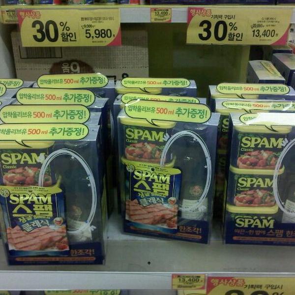 Photo taken at 홈플러스 (Home plus) by 성도 김. on 3/13/2012-首尔市九老区京仁路661号(新道林店) Photo taken at 홈플러스 (Home plus) by 성도 김. on 3/13/2012