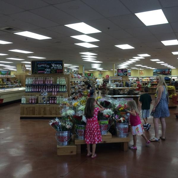 Photo taken at Trader Joe's by Kyle T. on 7/26/2014-美国伊利诺斯州阿灵顿高地兰德西路17 Photo taken at Trader Joe's by Kyle T. on 7/26/2014