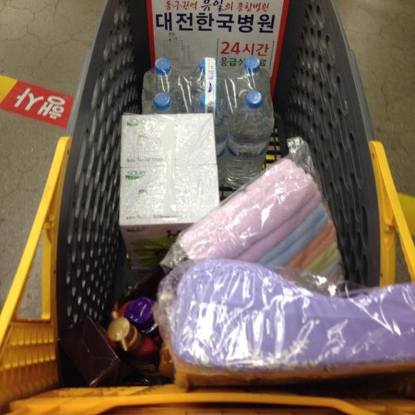 Photo taken at 이마트 / E-Mart by Tomochan S. on 4/1/2014-大田市东区1689易买得超市 Photo taken at 이마트 / E-Mart by Tomochan S. on 4/1/2014