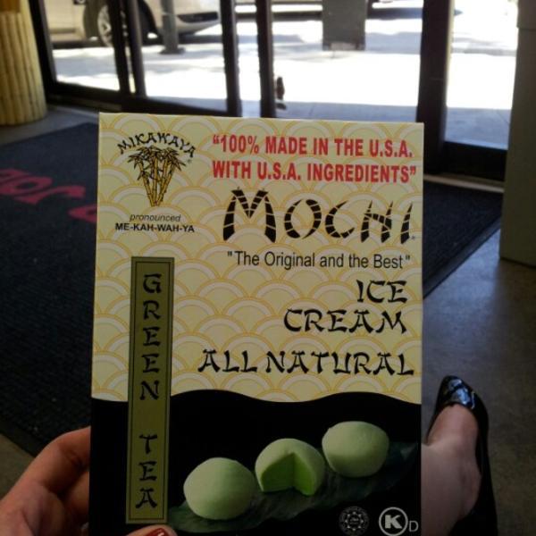 Photo taken at Trader Joe's by Anastasia K. on 7/6/2012-美国加利福尼亚州旧金山湾街401 Photo taken at Trader Joe's by Anastasia K. on 7/6/2012