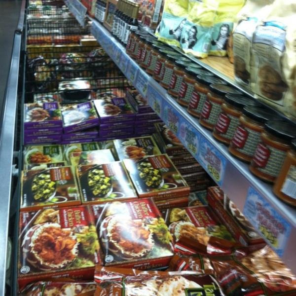 Photo taken at Trader Joe's by Keoni F. on 7/16/2012-美国加利福尼亚州旧金山湾街401 Photo taken at Trader Joe's by Keoni F. on 7/16/2012