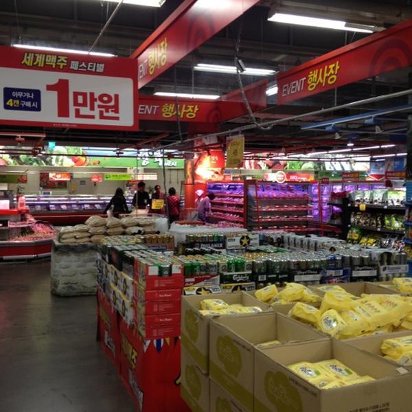 Photo taken at 홈플러스 (Home plus) by Kyu-tae P. on 10/25/2012-首尔市松坡区蚕室洞新川路6路16号 Photo taken at 홈플러스 (Home plus) by Kyu-tae P. on 10/25/2012