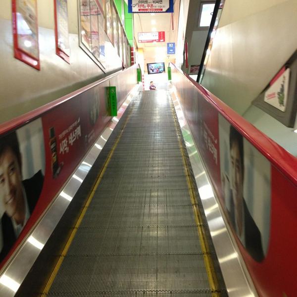 Photo taken at 홈플러스 (Home plus) by Jinyoung S. on 9/17/2013-首尔市松坡区蚕室洞新川路6路16号 Photo taken at 홈플러스 (Home plus) by Jinyoung S. on 9/17/2013