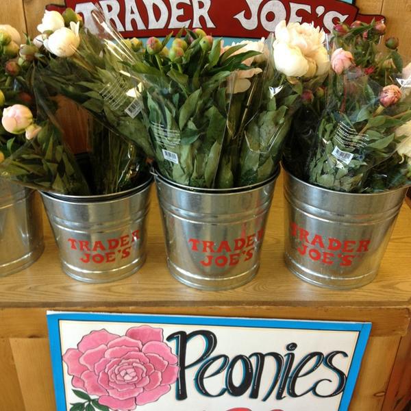 Photo taken at Trader Joe's by SoCal Gal on 5/21/2013-加尼福尼亚欧文欧文大道6222(在沙峡谷大道) Photo taken at Trader Joe's by SoCal Gal on 5/21/2013