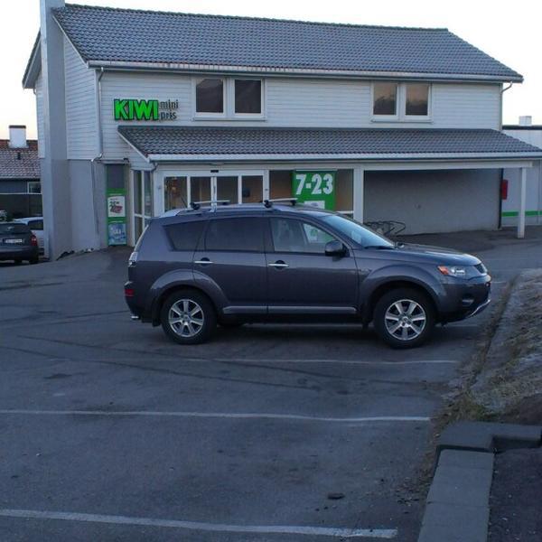 Photo taken at Kiwi by JJ T. on 4/4/2013