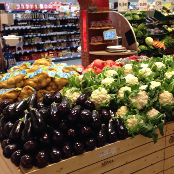 Photo taken at EDEKA Center by Stefan L. on 3/13/2014-德国柏林斯蒂芬大道37 Photo taken at EDEKA Center by Stefan L. on 3/13/2014