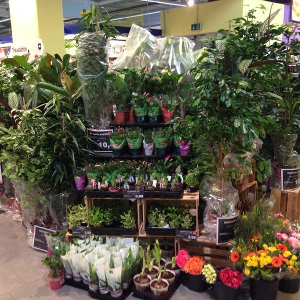 Photo taken at EDEKA Center by Stefan L. on 3/13/2014-德国柏林斯蒂芬大道37 Photo taken at EDEKA Center by Stefan L. on 3/13/2014