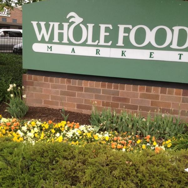 Photo taken at Whole Foods Market by -宾夕法尼亚州费城宾夕法尼亚大街2001号 Photo taken at Whole Foods Market by