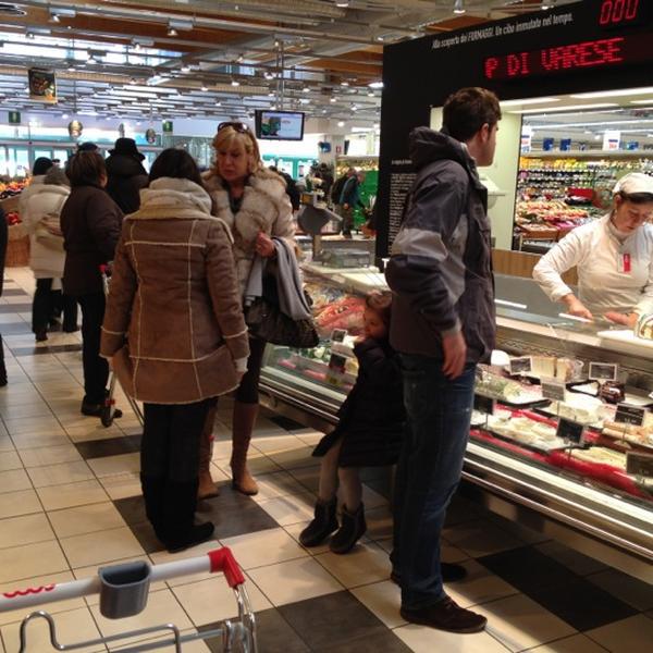 Photo taken at COOP by Tomaso B. on 12/31/2011-意大利伦巴第瓦雷泽弗朗切斯科路44 Photo taken at COOP by Tomaso B. on 12/31/2011