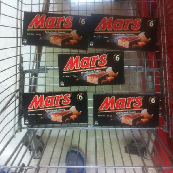 Photo taken at Coles by Tony T. on 11/14/2012-澳大利亚昆士兰州图旺村 Photo taken at Coles by Tony T. on 11/14/2012