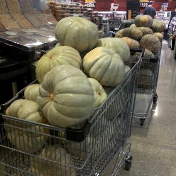 Photo taken at Woolworths by Jeskia L. on 12/1/2012-澳大利亚澳大利亚首都特区堪培拉迪克森1 Photo taken at Woolworths by Jeskia L. on 12/1/2012